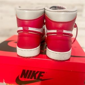 💰 FOR SALE 💰 
Women’s Air Jordan 1 Retro H OG
LT IRON/VARSITY RED
Size 10 $85